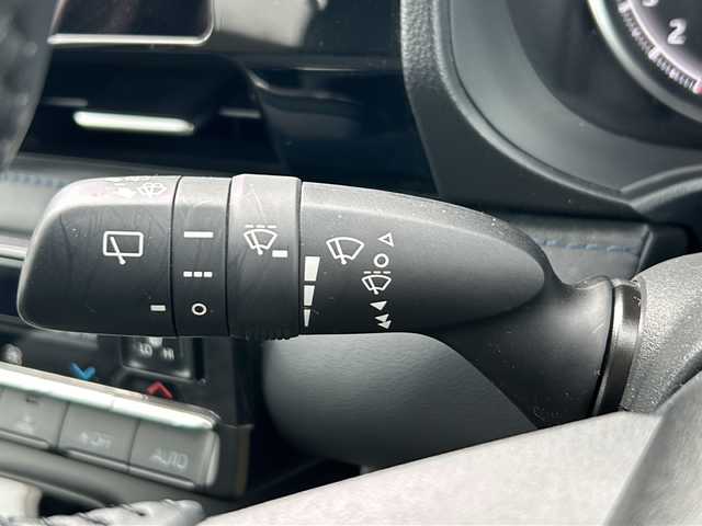 トヨタ ヴォクシー S－Z 山梨県 2023(令5)年 1.8万km アティチュードブラックマイカ 純正ディスプレイオーディオ/ナビ/BT/フルセグTV/CD/DVD/バックカメラ//AppleCarPlay/AndroidAuto/フリップダウンモニター/レーダークルーズコントロール/ビルトインんETC2.0/前後ドライブレコーダー/LDA/PCS/PDA/ICS/PKSB/RSA/3眼LEDヘッドライト/両側パワースライドドア/ハーフレザーシート/シートヒーターD＋N席/スマートキー/スペアキー1本