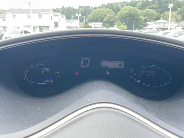日産 セレナ ハイウェイS G Sハイブリッド 岩手県 2012(平24)年 12.4万km ブリリアントホワイトパール 純正7型SDナビ/ワンセグTV/ビルトインETC/クルーズコントロール/アイドリングストップ/オートライト/HIDヘッドライト/フォグランプ/スマートキー/スペアキー/プッシュスタート/電動格納ミラー/純正16インチAW/純正ドアバイザー/保証書/取扱説明書