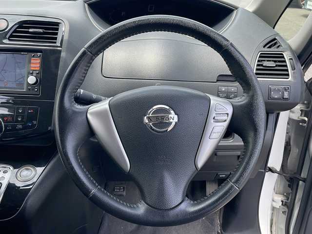 日産 セレナ ハイウェイS G Sハイブリッド 岩手県 2012(平24)年 12.4万km ブリリアントホワイトパール 純正7型SDナビ/ワンセグTV/ビルトインETC/クルーズコントロール/アイドリングストップ/オートライト/HIDヘッドライト/フォグランプ/スマートキー/スペアキー/プッシュスタート/電動格納ミラー/純正16インチAW/純正ドアバイザー/保証書/取扱説明書