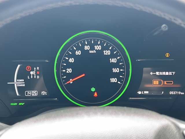 ホンダ ヴェゼル ハイブリッド RS ホンダセンシング 静岡県 2020(令2)年 5.4万km プラチナホワイトパール 【安全装備】/ホンダセンシング/アダプティブ・クルーズ・コントロール（ACC）/・作動車速域：約30km/hから100km/h間/車線維持支援システム（LKAS）/・作動車速：約65km/hから100km/h間/・ステアリング制御/衝突軽減ブレーキ（CMBS）/・歩行者検知機能/・作動車速：約80km/h未満時/・対向車車速：約30km/hから80km/h時/誤発進抑制機能（前進）/・ミリ波レーダー検知：作動車速10km/h未満/歩行者事故低減ステアリング/・作動車速10km/hから40km/h間/路外逸脱抑制機能/・作動車速：約60km/hから100km/h間/先行車発進お知らせ機能/標識認識機能/【主要装備】/純正ナビ　/フルセグ　/バックカメラ　/ＬＥＤヘッドライト　/ハーフレザーシート　/スマートキー　/プッシュスタート　/ドライブレコーダー　/シートヒーター/純正18インチアルミホイール　