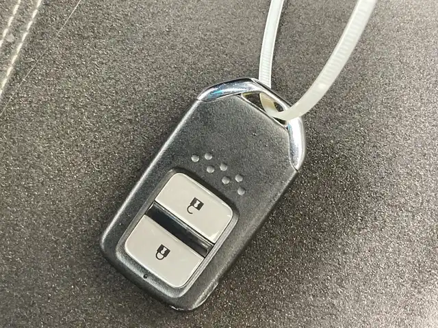 ホンダ ヴェゼル ハイブリッド RS ホンダセンシング 栃木県 2020(令2)年 5.4万km プラチナホワイトパール ＳＤナビ/（ＣＤ／ＤＶＤ／フルセグＴＶ）/バックカメラ/ホンダセンシング/アダプティブ・クルーズ・コントロール/車線維持支援システム/衝突軽減ブレーキ/歩行者検知機能/誤発進抑制機能/ミリ波レーダー検知/歩行者事故低減ステアリング/路外逸脱抑制機能/先行車発進お知らせ機能/標識認識機能/ＥＴＣ/ＬＥＤヘッドライト　/ハーフレザーシート　/スマートキー　/プッシュスタート　/ドライブレコーダー　/シートヒーター/純正18インチアルミホイール　