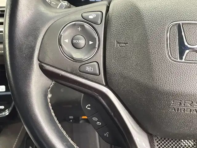 ホンダ ヴェゼル ハイブリッド RS ホンダセンシング 栃木県 2020(令2)年 5.4万km プラチナホワイトパール ＳＤナビ/（ＣＤ／ＤＶＤ／フルセグＴＶ）/バックカメラ/ホンダセンシング/アダプティブ・クルーズ・コントロール/車線維持支援システム/衝突軽減ブレーキ/歩行者検知機能/誤発進抑制機能/ミリ波レーダー検知/歩行者事故低減ステアリング/路外逸脱抑制機能/先行車発進お知らせ機能/標識認識機能/ＥＴＣ/ＬＥＤヘッドライト　/ハーフレザーシート　/スマートキー　/プッシュスタート　/ドライブレコーダー　/シートヒーター/純正18インチアルミホイール　