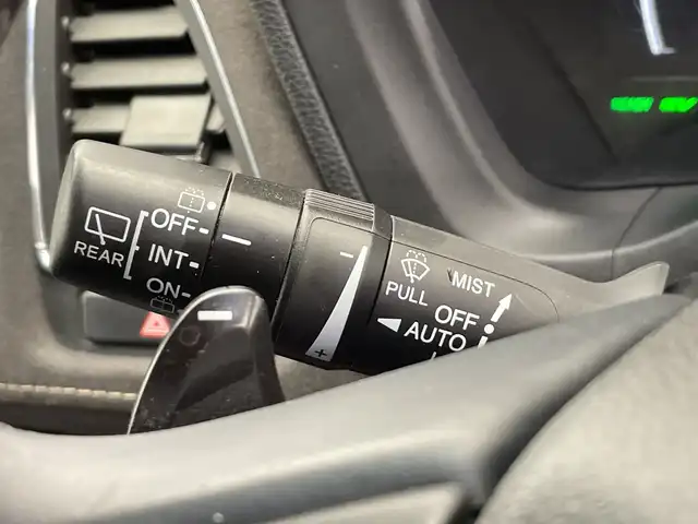 ホンダ ヴェゼル ハイブリッド RS ホンダセンシング 栃木県 2020(令2)年 5.4万km プラチナホワイトパール ＳＤナビ/（ＣＤ／ＤＶＤ／フルセグＴＶ）/バックカメラ/ホンダセンシング/アダプティブ・クルーズ・コントロール/車線維持支援システム/衝突軽減ブレーキ/歩行者検知機能/誤発進抑制機能/ミリ波レーダー検知/歩行者事故低減ステアリング/路外逸脱抑制機能/先行車発進お知らせ機能/標識認識機能/ＥＴＣ/ＬＥＤヘッドライト　/ハーフレザーシート　/スマートキー　/プッシュスタート　/ドライブレコーダー　/シートヒーター/純正18インチアルミホイール　