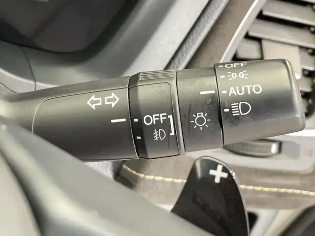 ホンダ ヴェゼル ハイブリッド RS ホンダセンシング 栃木県 2020(令2)年 5.4万km プラチナホワイトパール ＳＤナビ/（ＣＤ／ＤＶＤ／フルセグＴＶ）/バックカメラ/ホンダセンシング/アダプティブ・クルーズ・コントロール/車線維持支援システム/衝突軽減ブレーキ/歩行者検知機能/誤発進抑制機能/ミリ波レーダー検知/歩行者事故低減ステアリング/路外逸脱抑制機能/先行車発進お知らせ機能/標識認識機能/ＥＴＣ/ＬＥＤヘッドライト　/ハーフレザーシート　/スマートキー　/プッシュスタート　/ドライブレコーダー　/シートヒーター/純正18インチアルミホイール　