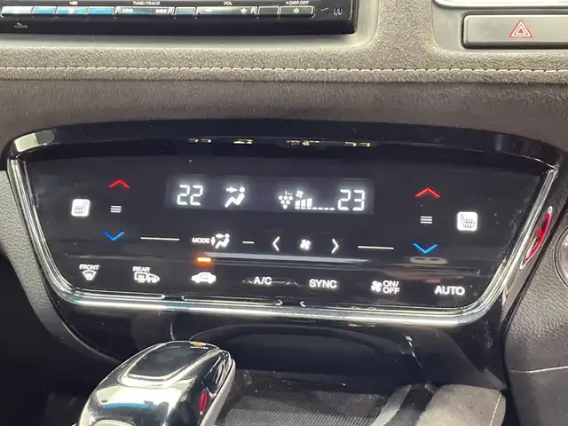 ホンダ ヴェゼル ハイブリッド RS ホンダセンシング 栃木県 2020(令2)年 5.4万km プラチナホワイトパール ＳＤナビ/（ＣＤ／ＤＶＤ／フルセグＴＶ）/バックカメラ/ホンダセンシング/アダプティブ・クルーズ・コントロール/車線維持支援システム/衝突軽減ブレーキ/歩行者検知機能/誤発進抑制機能/ミリ波レーダー検知/歩行者事故低減ステアリング/路外逸脱抑制機能/先行車発進お知らせ機能/標識認識機能/ＥＴＣ/ＬＥＤヘッドライト　/ハーフレザーシート　/スマートキー　/プッシュスタート　/ドライブレコーダー　/シートヒーター/純正18インチアルミホイール　