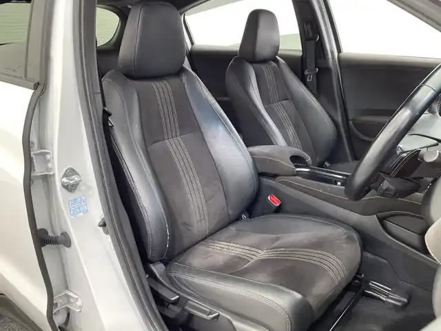 ホンダ ヴェゼル ハイブリッド RS ホンダセンシング 栃木県 2020(令2)年 5.4万km プラチナホワイトパール ＳＤナビ/（ＣＤ／ＤＶＤ／フルセグＴＶ）/バックカメラ/ホンダセンシング/アダプティブ・クルーズ・コントロール/車線維持支援システム/衝突軽減ブレーキ/歩行者検知機能/誤発進抑制機能/ミリ波レーダー検知/歩行者事故低減ステアリング/路外逸脱抑制機能/先行車発進お知らせ機能/標識認識機能/ＥＴＣ/ＬＥＤヘッドライト　/ハーフレザーシート　/スマートキー　/プッシュスタート　/ドライブレコーダー　/シートヒーター/純正18インチアルミホイール　