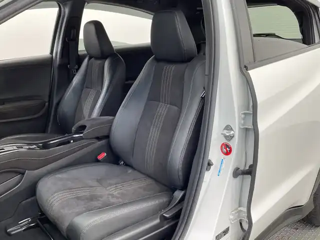 ホンダ ヴェゼル ハイブリッド RS ホンダセンシング 栃木県 2020(令2)年 5.4万km プラチナホワイトパール ＳＤナビ/（ＣＤ／ＤＶＤ／フルセグＴＶ）/バックカメラ/ホンダセンシング/アダプティブ・クルーズ・コントロール/車線維持支援システム/衝突軽減ブレーキ/歩行者検知機能/誤発進抑制機能/ミリ波レーダー検知/歩行者事故低減ステアリング/路外逸脱抑制機能/先行車発進お知らせ機能/標識認識機能/ＥＴＣ/ＬＥＤヘッドライト　/ハーフレザーシート　/スマートキー　/プッシュスタート　/ドライブレコーダー　/シートヒーター/純正18インチアルミホイール　