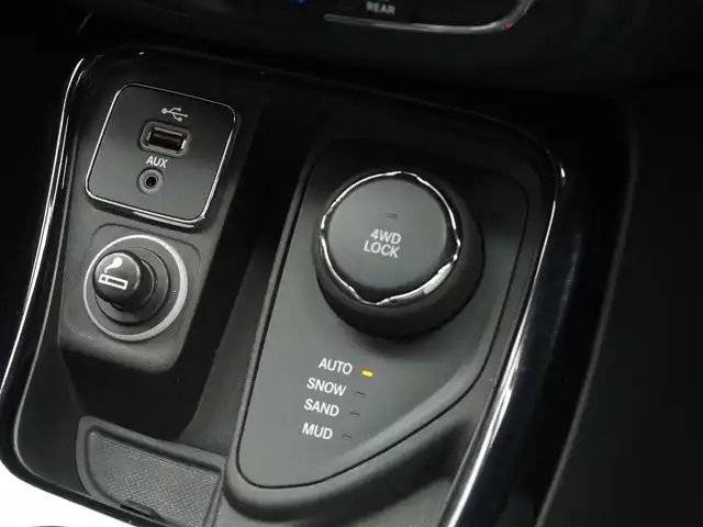 クライスラー・ジープ ジープ コンパス リミテッド 埼玉県 2018(平30)年 4.9万km 白 ブラックレザーシート /アダプティブクルーズコントロール /beatsサウンド /CarPlay /ブラインドスポットモニター /バックカメラ ドラレコ /ETC /フルセグTV /前席シートヒーター/シートポジションメモリー機能/16インチスタットレス