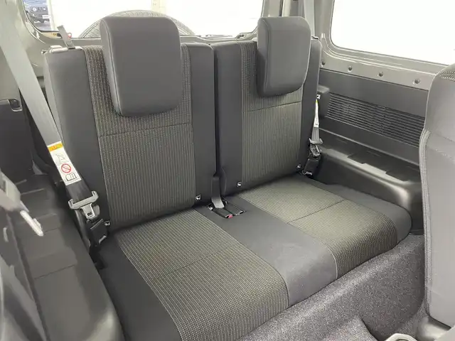 スズキ ジムニー XC 群馬県 2025(令7)年 0.1万km未満 ミディアムグレー 届出済未使用車　登録時走行距離62km/―――――――――――――――/純正SDナビ/（フルセグTV/BT/CD/DVD）/スズキセーフティサポート/・デュアルセンサーブレーキサポート/・車線逸脱警報機能/・ふらつき警報機能/・先行車発進お知らせ機能/・ハイビームアシスト/・標識認識/リヤパーキングセンサー/クルーズコントロール/前席シートヒーター/LEDヘッドライト/フォグランプ/純正アルミホイール/ダウンヒルアシストコントロール/プッシュスタート/スマートキー