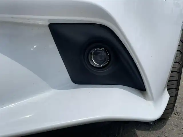 レクサス ＩＳ 300h Fスポーツ 福岡県 2014(平26)年 9.8万km ホワイトパールクリスタルシャイン 純正7SDナビ(フルセグ/CD/DVD/BT)バックモニターコーナーセンサーブラインドスポットモニターレーダークルーズコントロールドラレコETC純正フロアマット純正LEDヘットライト純正１８インチアルミホイール