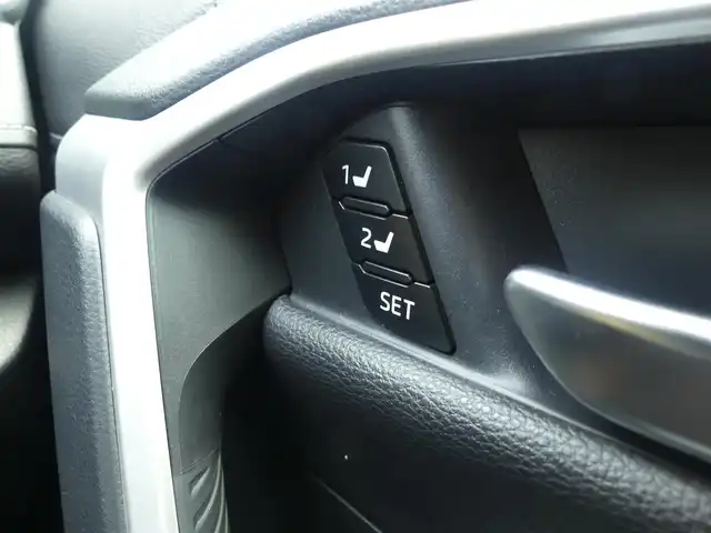 トヨタ ＲＡＶ４ G Zパッケージ 千葉県 2019(令1)年 9.1万km ホワイトパールクリスタルシャイン 所解中/Toyota Safety Sense/・プリクラッシュセーフティ/・レーンディパーチャーアラート/・オートハイビーム/・レーダークルーズコントロール/・ブラインドスポットモニター/パワーバックドア/デジタルインナーミラー/ブラックレザーシート/運転席パワーシート/前席シートヒーター/純正SDナビ/地デジTV/【DVD/CD再生機能　Bluetooth接続】/バックカメラ/ドライブレコーダー（前後撮影）/革巻きステアリング/ETC/LEDヘッドライト/フォグライト/ウインカーミラー/社外18インチアルミホイル/サイド/カーテンエアバッグ/スマートキー
