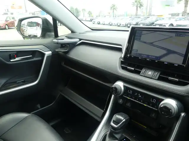 トヨタ ＲＡＶ４ G Zパッケージ 千葉県 2019(令1)年 9.1万km ホワイトパールクリスタルシャイン 所解中/Toyota Safety Sense/・プリクラッシュセーフティ/・レーンディパーチャーアラート/・オートハイビーム/・レーダークルーズコントロール/・ブラインドスポットモニター/パワーバックドア/デジタルインナーミラー/ブラックレザーシート/運転席パワーシート/前席シートヒーター/純正SDナビ/地デジTV/【DVD/CD再生機能　Bluetooth接続】/バックカメラ/ドライブレコーダー（前後撮影）/革巻きステアリング/ETC/LEDヘッドライト/フォグライト/ウインカーミラー/社外18インチアルミホイル/サイド/カーテンエアバッグ/スマートキー