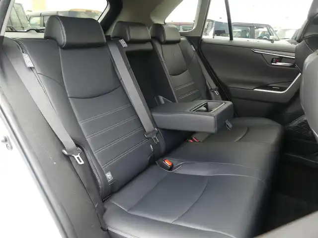 トヨタ ＲＡＶ４ G Zパッケージ 千葉県 2019(令1)年 9.1万km ホワイトパールクリスタルシャイン 所解中/Toyota Safety Sense/・プリクラッシュセーフティ/・レーンディパーチャーアラート/・オートハイビーム/・レーダークルーズコントロール/・ブラインドスポットモニター/パワーバックドア/デジタルインナーミラー/ブラックレザーシート/運転席パワーシート/前席シートヒーター/純正SDナビ/地デジTV/【DVD/CD再生機能　Bluetooth接続】/バックカメラ/ドライブレコーダー（前後撮影）/革巻きステアリング/ETC/LEDヘッドライト/フォグライト/ウインカーミラー/社外18インチアルミホイル/サイド/カーテンエアバッグ/スマートキー
