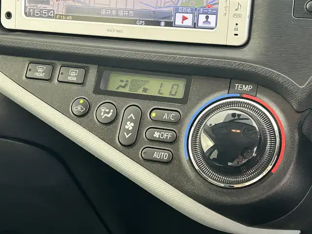 トヨタ アクア S 福井県 2013(平25)年 1.3万km クールソーダメタリック 純正ＳＤナビ/スマートキー/オートライト/アイドリングストップ/ワンセグテレビ/フロアマット/横滑り防止装置/コーナーセンサー/ドライブレコーダー/プッシュスタートボタン/ＥＴＣ/ハロゲンランプ
