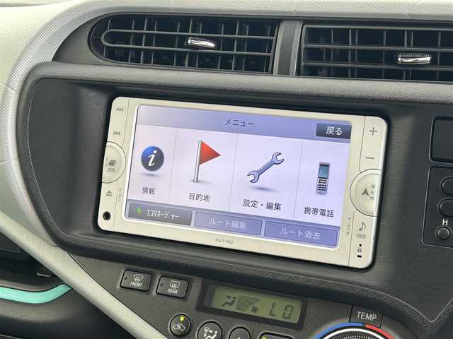 トヨタ アクア S 福井県 2013(平25)年 1.3万km クールソーダメタリック 純正ＳＤナビ/スマートキー/オートライト/アイドリングストップ/ワンセグテレビ/フロアマット/横滑り防止装置/コーナーセンサー/ドライブレコーダー/プッシュスタートボタン/ＥＴＣ/ハロゲンランプ