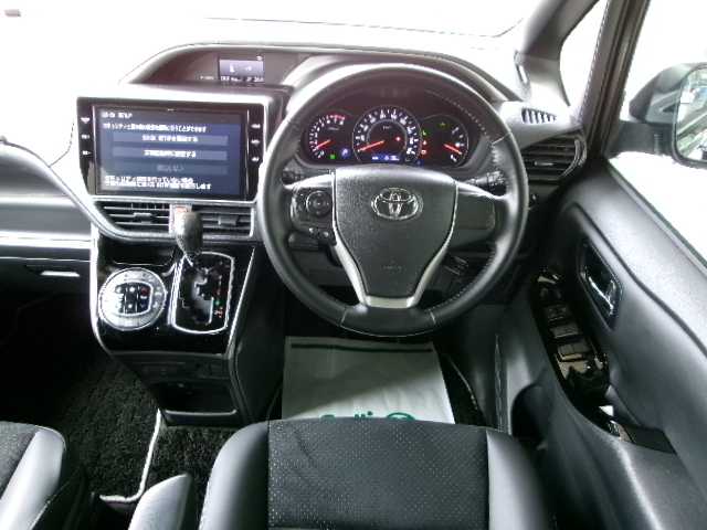 トヨタ ヴォクシー ZS 煌Ⅲ 奈良県 2021(令3)年 1.7万km ブラック /ワンオーナー車/スマートキー×2/プッシュスタート/トヨタセーフティセンス/純正10インチメモリーナビ地デジ/純正バックカメラ/純正ドライブレコーダー/純正ビルトインETC2.0/両側パワースライド/スペアタイヤ/LEDヘッドライト/黒合皮レザーシート