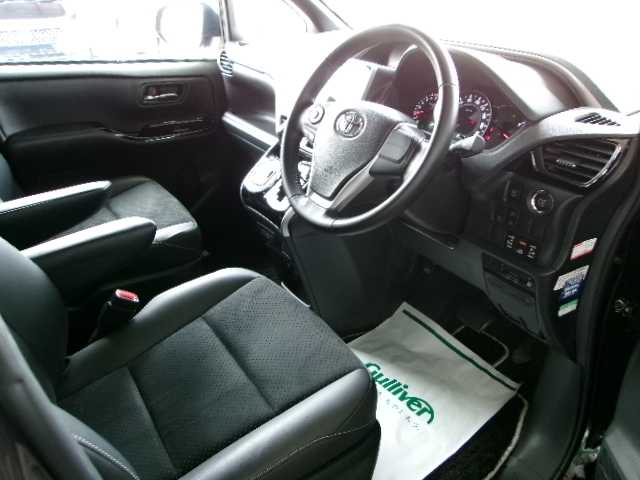 トヨタ ヴォクシー ZS 煌Ⅲ 奈良県 2021(令3)年 1.7万km ブラック /ワンオーナー車/スマートキー×2/プッシュスタート/トヨタセーフティセンス/純正10インチメモリーナビ地デジ/純正バックカメラ/純正ドライブレコーダー/純正ビルトインETC2.0/両側パワースライド/スペアタイヤ/LEDヘッドライト/黒合皮レザーシート