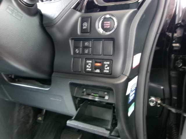 トヨタ ヴォクシー ZS 煌Ⅲ 奈良県 2021(令3)年 1.7万km ブラック /ワンオーナー車/スマートキー×2/プッシュスタート/トヨタセーフティセンス/純正10インチメモリーナビ地デジ/純正バックカメラ/純正ドライブレコーダー/純正ビルトインETC2.0/両側パワースライド/スペアタイヤ/LEDヘッドライト/黒合皮レザーシート