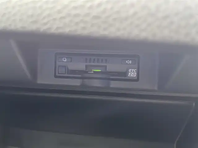 トヨタ ハリアー プレミアム 群馬県 2017(平29)年 2.1万km ホワイトパールクリスタルシャイン 純正SDナビ（CD/MD/DVD/BT/AM/FM/HDMI）/トヨタセーフティーセンス/（レーンディパーチャーアラート/プリクラッシュセーフティー/クリアランスソナー/インテリジェントクリアランスソナー）/サンルーフ/モデリスタエアロキット/パワーバックドア/クルーズコントロール（追従あり）/電動チルトテレスコピックステアリング/ステアリングスイッチ/自動防眩ミラー/モード設定（エコ・ノーマル・スポーツ）/ドラレコ/ETC2.0/純正フロアマット/フォグランプ/保証書/取扱説明書