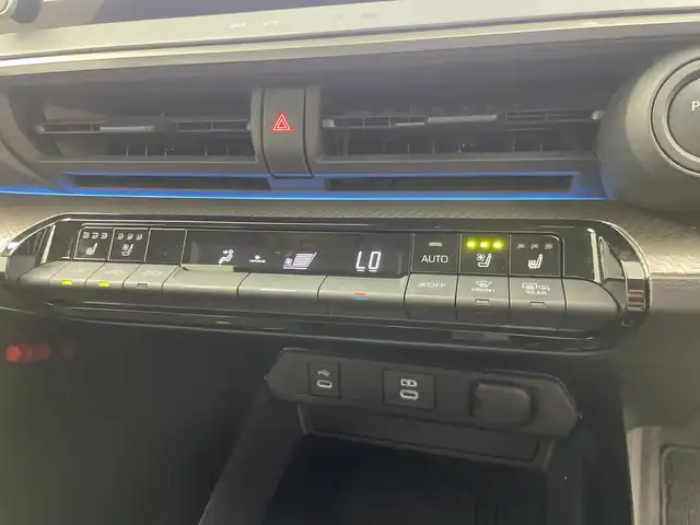 トヨタ プリウス Z 三重県 2023(令5)年 1.8万km アティチュードブラックマイカ 禁煙車　/ＢＳＭ　/全方位モニター　/モデリスタアルミ　/純正ナビ/AM/FM/BT/HDMI/USB/フルセグTV　/デジタルインナーミラー　/パワーバックドア　/シートヒーター・エアシート　/ワイヤレス充電　/ステアリングヒーター　/スタッドレスタイヤ積込　/２．０ＥＴＣ/レーダークルーズコントロール/トヨタセーフティセンス/AC100V電源