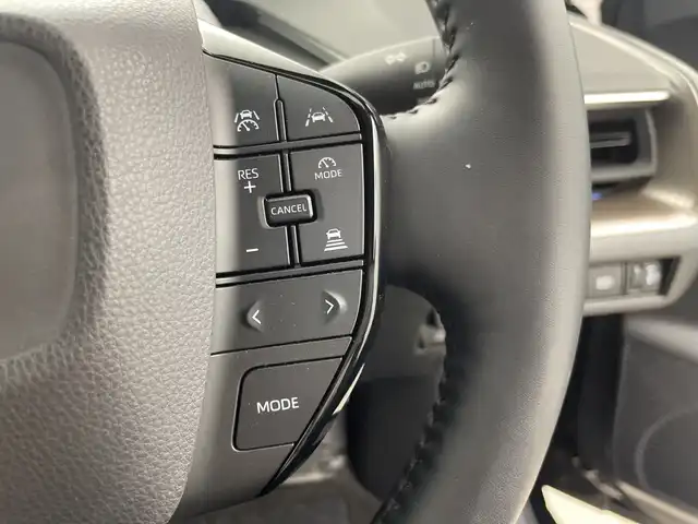 トヨタ プリウス Z 三重県 2023(令5)年 1.8万km アティチュードブラックマイカ 禁煙車　/ＢＳＭ　/全方位モニター　/モデリスタアルミ　/純正ナビ/AM/FM/BT/HDMI/USB/フルセグTV　/デジタルインナーミラー　/パワーバックドア　/シートヒーター・エアシート　/ワイヤレス充電　/ステアリングヒーター　/スタッドレスタイヤ積込　/２．０ＥＴＣ/レーダークルーズコントロール/トヨタセーフティセンス/AC100V電源