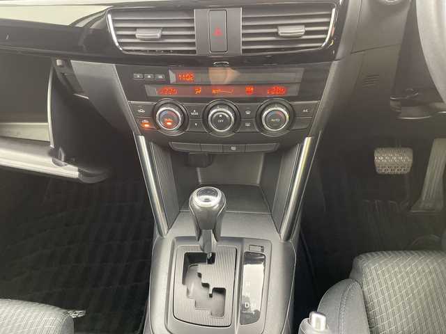マツダ ＣＸ－５ 20S 千葉県 2012(平24)年 6.4万km クリスタルホワイトパールマイカ (株)IDOMが運営する【じしゃロン八千代店】の自社ローン対象車両になります。こちらは現金またはオートローンご利用時の価格です。自社ローンご希望の方は別途その旨お申付け下さい/純正ナビ/・フルセグ/・Ｂｌｕｅｔｏｏｔｈ/・ＤＶＤ/・ＣＤ/バックカメラ/クルコン/ＥＴＣ/ブラインドスポットモニター/ＴＣＳ/リヤビークルモニタリング/HIDヘッドライト/純正１７インチＡＷ