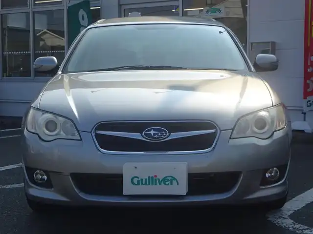 スバル レガシィ ツーリングワゴン 2．0i スマートセレクション 静岡県 2009(平21)年 5.7万km スティールシルバーメタリック 禁煙車/strada HDS915D/（HDDMusic/フルセグTV/AM/FM/MD）/ルーフレール/リモコンキー/運転席パワーシート/HIDヘッドランプ/ETC/純正アルミスタッドレス　4本車載/フロントフォグ/スペアキー/取扱説明書