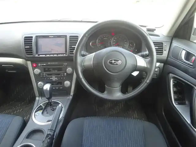 スバル レガシィ ツーリングワゴン 2．0i スマートセレクション 静岡県 2009(平21)年 5.7万km スティールシルバーメタリック 禁煙車/strada HDS915D/（HDDMusic/フルセグTV/AM/FM/MD）/ルーフレール/リモコンキー/運転席パワーシート/HIDヘッドランプ/ETC/純正アルミスタッドレス　4本車載/フロントフォグ/スペアキー/取扱説明書
