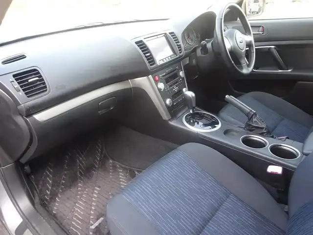 スバル レガシィ ツーリングワゴン 2．0i スマートセレクション 静岡県 2009(平21)年 5.7万km スティールシルバーメタリック 禁煙車/strada HDS915D/（HDDMusic/フルセグTV/AM/FM/MD）/ルーフレール/リモコンキー/運転席パワーシート/HIDヘッドランプ/ETC/純正アルミスタッドレス　4本車載/フロントフォグ/スペアキー/取扱説明書