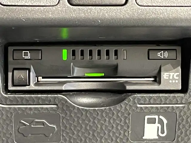 トヨタ ルーミー カスタムG 愛知県 2023(令5)年 2.2万km ブラックマイカメタリック 純正ナビ/（Bluetooth/AM/FM/フルセグTV/Carplay）/衝突軽減ブレーキ/両側電動スライドドア/レーダークルーズコントロール/シートヒーター/LEDオートライト/ETC/バックカメラ/コーナーセンサー/純正14インチAW/スマートキー/スペアキー有/アイドリングストップ/パーキングアシスト