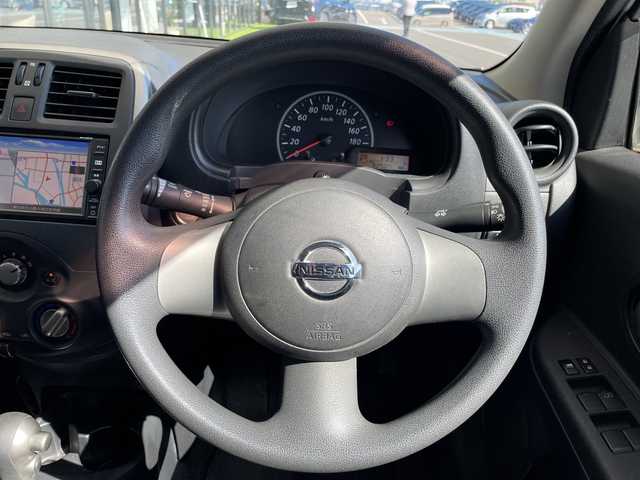 日産 マーチ 12X Vセレクション 愛知県 2017(平29)年 8.3万km ブリリアントシルバー 純正ナビ/アルミホイール/ドライブレコーダー/ＥＴＣ/フルセグ/ＣＤ/Bluetooth/スマートキー/プッシュスタート/横滑り防止装置/アイドリングストップ/純正フロアマット