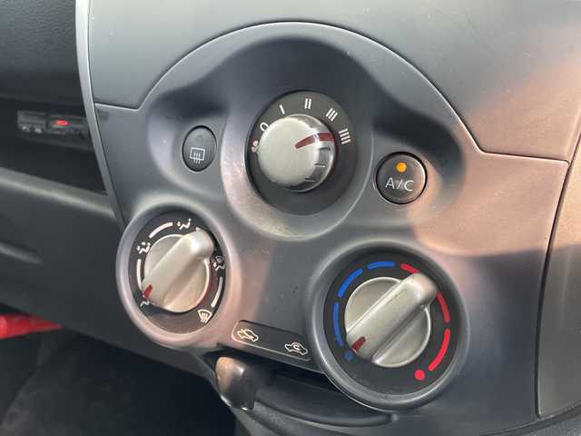 日産 マーチ 12X Vセレクション 愛知県 2017(平29)年 8.3万km ブリリアントシルバー 純正ナビ/アルミホイール/ドライブレコーダー/ＥＴＣ/フルセグ/ＣＤ/Bluetooth/スマートキー/プッシュスタート/横滑り防止装置/アイドリングストップ/純正フロアマット