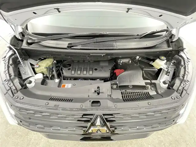 三菱 デリカＤ：５ シャモニー 千葉県 2025(令7)年 0.1千km 白Ⅱ 登録済未使用車/アルパイン１１型ナビ/（AM＆FM＆Bluetooth＆フルセグTV＆CD＆DVD）/アルパイン12型後席モニター/ＨＤＭＩポート/全方位カメラ/衝突軽減ブレーキ/ブラインドスポットモニター/e-Assist/両側電動スライドドア/レーダークルーズコントロール/運転席パワーシート/前席シートヒーター/電動格納ミラー/アイドリングストップ/ウィンカーミラー/プッシュスタート/パワーバックドア/LEDヘッドライト/フォグランプ/純正18インチアルミホイール