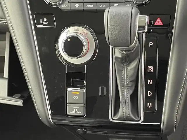 三菱 デリカＤ：５ シャモニー 千葉県 2025(令7)年 0.1千km 白Ⅱ 登録済未使用車/アルパイン１１型ナビ/（AM＆FM＆Bluetooth＆フルセグTV＆CD＆DVD）/アルパイン12型後席モニター/ＨＤＭＩポート/全方位カメラ/衝突軽減ブレーキ/ブラインドスポットモニター/e-Assist/両側電動スライドドア/レーダークルーズコントロール/運転席パワーシート/前席シートヒーター/電動格納ミラー/アイドリングストップ/ウィンカーミラー/プッシュスタート/パワーバックドア/LEDヘッドライト/フォグランプ/純正18インチアルミホイール