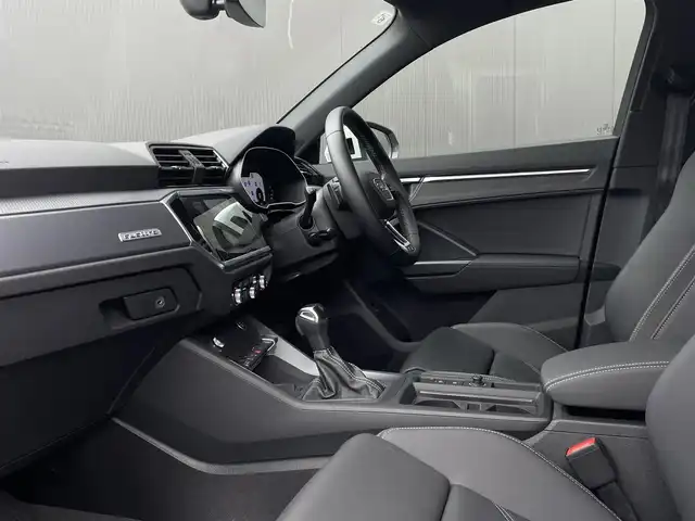 アウディ Ｑ３ SB 35TDIクワトロ Sライン 長野県 2021(令3)年 1万km 白 パノラマサンルーフ　/黒革シート　/ベーシックＰＫＧ（シートヒーター／ＰＷシート／ＰＷバックドア／ＨＯＬＤアシスト）　/ＭＭＩナビ　/３６０°カメラ　/マトリクスＬＥＤヘッドライト　/ＡＣＣ　/サイドアシスト　/パークエイド/19インチAW