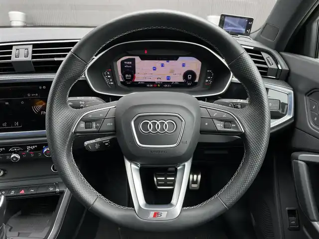 アウディ Ｑ３ SB 35TDIクワトロ Sライン 長野県 2021(令3)年 1万km 白 パノラマサンルーフ　/黒革シート　/ベーシックＰＫＧ（シートヒーター／ＰＷシート／ＰＷバックドア／ＨＯＬＤアシスト）　/ＭＭＩナビ　/３６０°カメラ　/マトリクスＬＥＤヘッドライト　/ＡＣＣ　/サイドアシスト　/パークエイド/19インチAW