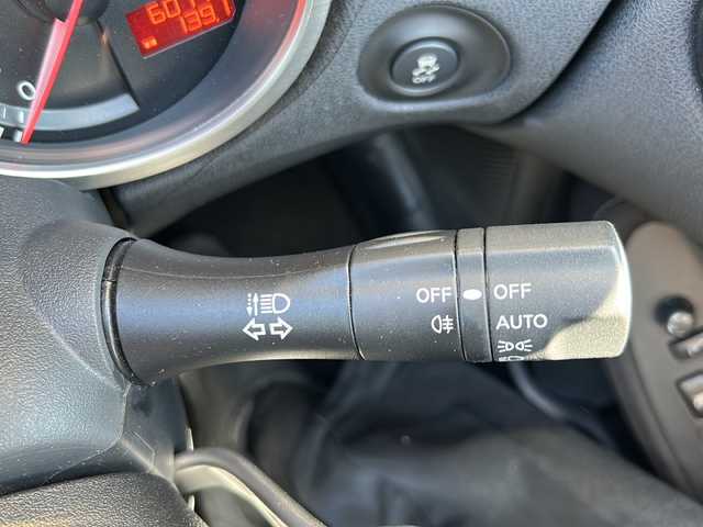 日産 フェアレディ Ｚ 静岡県 2011(平23)年 6.1万km ブリリアントホワイトパール 純正ナビ/・Bluetooth/・FM/AM/・CD/DVD/・AUX/・フルセグTV/主要装備/・ＥＴＣ/・バックカメラ/・パドルシフト/・ＭＴモード付ＡＴ/・プッシュスタート/・キセノンヘッドライト/・スマートキー/・オートライト/・横滑り防止装置/・サイドカーテンエアバッグ/・18インチ純正アルミ/・純正フロアマット