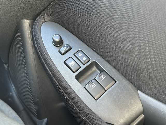 日産 フェアレディ Ｚ 静岡県 2011(平23)年 6.1万km ブリリアントホワイトパール 純正ナビ/・Bluetooth/・FM/AM/・CD/DVD/・AUX/・フルセグTV/主要装備/・ＥＴＣ/・バックカメラ/・パドルシフト/・ＭＴモード付ＡＴ/・プッシュスタート/・キセノンヘッドライト/・スマートキー/・オートライト/・横滑り防止装置/・サイドカーテンエアバッグ/・18インチ純正アルミ/・純正フロアマット