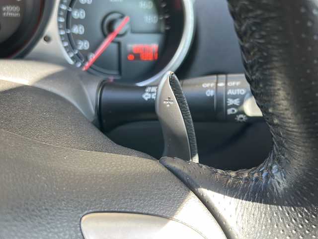 日産 フェアレディ Ｚ 静岡県 2011(平23)年 6.1万km ブリリアントホワイトパール 純正ナビ/・Bluetooth/・FM/AM/・CD/DVD/・AUX/・フルセグTV/主要装備/・ＥＴＣ/・バックカメラ/・パドルシフト/・ＭＴモード付ＡＴ/・プッシュスタート/・キセノンヘッドライト/・スマートキー/・オートライト/・横滑り防止装置/・サイドカーテンエアバッグ/・18インチ純正アルミ/・純正フロアマット