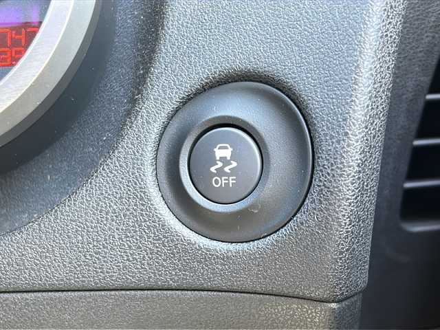 日産 フェアレディ Ｚ 静岡県 2011(平23)年 6.1万km ブリリアントホワイトパール 純正ナビ/・Bluetooth/・FM/AM/・CD/DVD/・AUX/・フルセグTV/主要装備/・ＥＴＣ/・バックカメラ/・パドルシフト/・ＭＴモード付ＡＴ/・プッシュスタート/・キセノンヘッドライト/・スマートキー/・オートライト/・横滑り防止装置/・サイドカーテンエアバッグ/・18インチ純正アルミ/・純正フロアマット