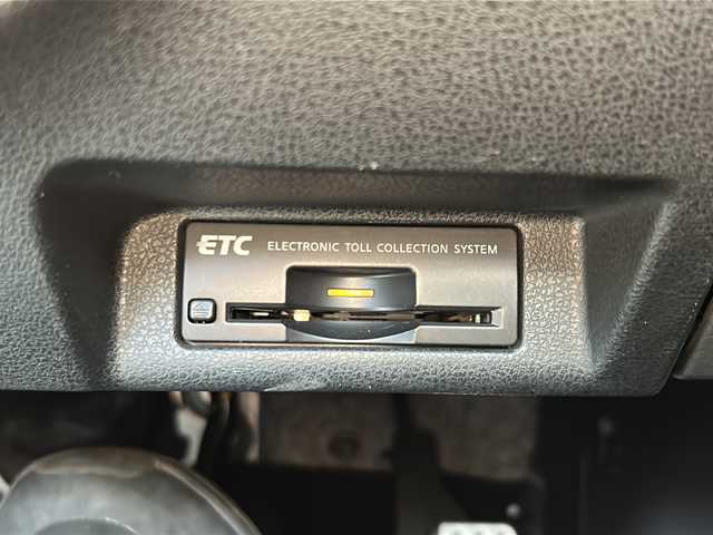 日産 フェアレディ Ｚ 静岡県 2011(平23)年 6.1万km ブリリアントホワイトパール 純正ナビ/・Bluetooth/・FM/AM/・CD/DVD/・AUX/・フルセグTV/主要装備/・ＥＴＣ/・バックカメラ/・パドルシフト/・ＭＴモード付ＡＴ/・プッシュスタート/・キセノンヘッドライト/・スマートキー/・オートライト/・横滑り防止装置/・サイドカーテンエアバッグ/・18インチ純正アルミ/・純正フロアマット