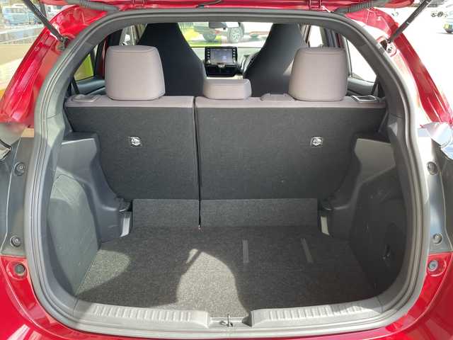 トヨタ ヤリス G 愛知県 2020(令2)年 1.6万km センシュアルレッドマイカ 純正8型ディズプレイオーディオ/全方位カメラ/バックカメラ/コーナーセンサー/LEDヘッドライト/オートマチックハイビーム/ETC/衝突軽減システム/Bluetooth/ステアリングスイッチ/スマートキー/プッシュスタート