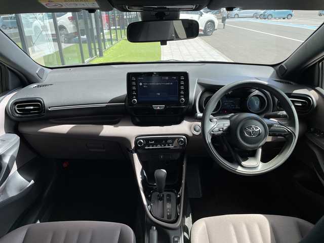 トヨタ ヤリス G 愛知県 2020(令2)年 1.6万km センシュアルレッドマイカ 純正8型ディズプレイオーディオ/全方位カメラ/バックカメラ/コーナーセンサー/LEDヘッドライト/オートマチックハイビーム/ETC/衝突軽減システム/Bluetooth/ステアリングスイッチ/スマートキー/プッシュスタート