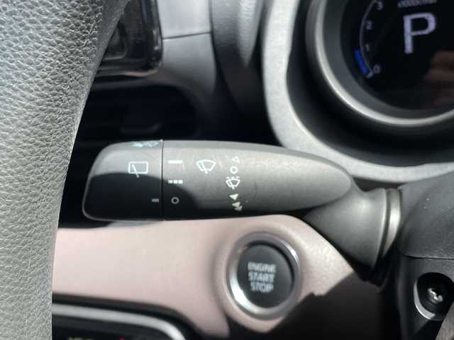 トヨタ ヤリス G 愛知県 2020(令2)年 1.6万km センシュアルレッドマイカ 純正8型ディズプレイオーディオ/全方位カメラ/バックカメラ/コーナーセンサー/LEDヘッドライト/オートマチックハイビーム/ETC/衝突軽減システム/Bluetooth/ステアリングスイッチ/スマートキー/プッシュスタート