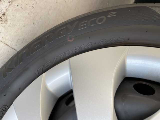 トヨタ ヤリス G 愛知県 2020(令2)年 1.6万km センシュアルレッドマイカ 純正8型ディズプレイオーディオ/全方位カメラ/バックカメラ/コーナーセンサー/LEDヘッドライト/オートマチックハイビーム/ETC/衝突軽減システム/Bluetooth/ステアリングスイッチ/スマートキー/プッシュスタート