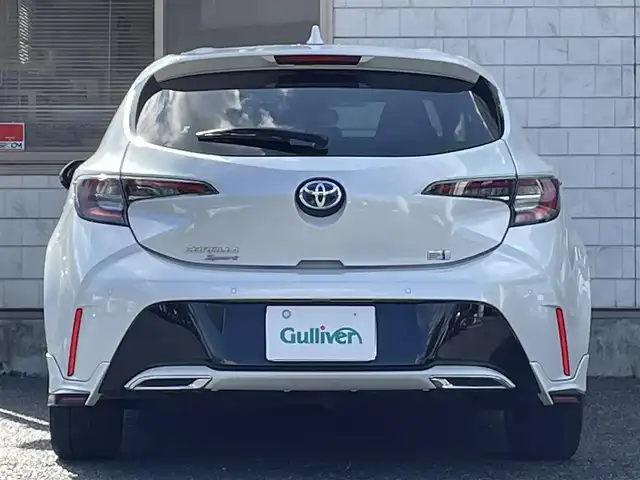 トヨタ カローラ スポーツ ハイブリッドG スタイルPKG 福岡県 2020(令2)年 3.4万km プラチナホワイトパールマイカ TRDエアロ【フロント・リア・サイド】/TRDドアハンドルプロテクター/TRDペダルカバー【ブレーキ・アクセル】/サイドドアアンダーガーニッシュ/ステアリングガーニッシュ/専用ドリンクホルダー(D席)/黒ハーフレザーシート/純正9インチディスプレイオーディオ/(USB/AM/FM/Bluetooth/CD/DVD/フルセグTV】/CD・DVDデッキ/バックカメラ/ビルトインETC/前後ドライブレコーダーCOMTEC【DC-DR652】/Toyota Safety Sense/・PCS(プリクラッシュセーフティ)/・LTA(レーントレーシングアシスト)/・RSA(ロードサインアシスト)/・オートマチックハイビーム/・先行車発進告知機能/・レーダークルーズコントロール(全車速追従機能付き)/BSM(ブラインドスポットモニター)/RCTA(リヤクロストラフィックアラート)/PKSB(パーキングサポートブレーキ)/オートライト/クリアランスソナー/コーナーセンサー/シートヒーター(D/N席)/ブレーキホールド/電格ウィンカーミラー/純正フロアマット/純正16インチアルミホイール/USB充電ソケット/スペアキー×１/ドアバイザー/取扱説明書/保証書