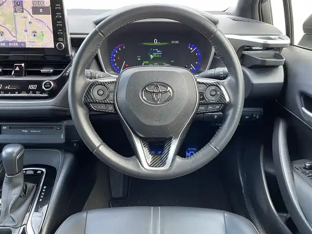 トヨタ カローラ スポーツ ハイブリッドG スタイルPKG 福岡県 2020(令2)年 3.4万km プラチナホワイトパールマイカ TRDエアロ【フロント・リア・サイド】/TRDドアハンドルプロテクター/TRDペダルカバー【ブレーキ・アクセル】/サイドドアアンダーガーニッシュ/ステアリングガーニッシュ/専用ドリンクホルダー(D席)/黒ハーフレザーシート/純正9インチディスプレイオーディオ/(USB/AM/FM/Bluetooth/CD/DVD/フルセグTV】/CD・DVDデッキ/バックカメラ/ビルトインETC/前後ドライブレコーダーCOMTEC【DC-DR652】/Toyota Safety Sense/・PCS(プリクラッシュセーフティ)/・LTA(レーントレーシングアシスト)/・RSA(ロードサインアシスト)/・オートマチックハイビーム/・先行車発進告知機能/・レーダークルーズコントロール(全車速追従機能付き)/BSM(ブラインドスポットモニター)/RCTA(リヤクロストラフィックアラート)/PKSB(パーキングサポートブレーキ)/オートライト/クリアランスソナー/コーナーセンサー/シートヒーター(D/N席)/ブレーキホールド/電格ウィンカーミラー/純正フロアマット/純正16インチアルミホイール/USB充電ソケット/スペアキー×１/ドアバイザー/取扱説明書/保証書