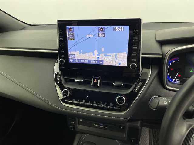 トヨタ カローラ スポーツ ハイブリッドG スタイルPKG 鹿児島県 2020(令2)年 3.4万km プラチナホワイトパールマイカ TRDエアロ【フロント・リア・サイド】/TRDドアハンドルプロテクター/TRDペダルカバー【ブレーキ・アクセル】/サイドドアアンダーガーニッシュ/ステアリングガーニッシュ/専用ドリンクホルダー(D席)/黒ハーフレザーシート/純正9インチディスプレイオーディオ/(USB/AM/FM/Bluetooth/CD/DVD/フルセグTV/ナビキット】/CD・DVDデッキ/バックカメラ/ビルトインETC/前後ドライブレコーダーCOMTEC【DC-DR652】/Toyota Safety Sense/・PCS(プリクラッシュセーフティ)/・LTA(レーントレーシングアシスト)/・RSA(ロードサインアシスト)/・オートマチックハイビーム/・先行車発進告知機能/・レーダークルーズコントロール(全車速追従機能付き)/BSM(ブラインドスポットモニター)/RCTA(リヤクロストラフィックアラート)/PKSB(パーキングサポートブレーキ)/オートライト/クリアランスソナー/コーナーセンサー/シートヒーター(D/N席)/ブレーキホールド/電格ウィンカーミラー/純正フロアマット/純正16インチアルミホイール/USB充電ソケット/スペアキー×１/ドアバイザー/取扱説明書/保証書