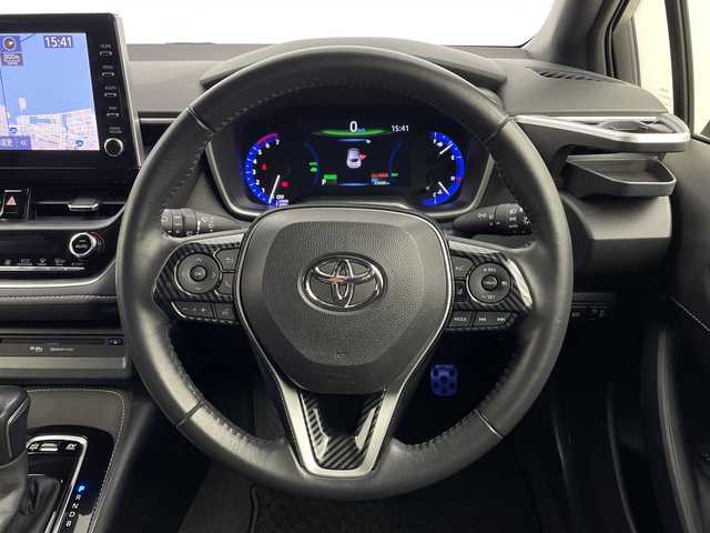 トヨタ カローラ スポーツ ハイブリッドG スタイルPKG 鹿児島県 2020(令2)年 3.4万km プラチナホワイトパールマイカ TRDエアロ【フロント・リア・サイド】/TRDドアハンドルプロテクター/TRDペダルカバー【ブレーキ・アクセル】/サイドドアアンダーガーニッシュ/ステアリングガーニッシュ/専用ドリンクホルダー(D席)/黒ハーフレザーシート/純正9インチディスプレイオーディオ/(USB/AM/FM/Bluetooth/CD/DVD/フルセグTV/ナビキット】/CD・DVDデッキ/バックカメラ/ビルトインETC/前後ドライブレコーダーCOMTEC【DC-DR652】/Toyota Safety Sense/・PCS(プリクラッシュセーフティ)/・LTA(レーントレーシングアシスト)/・RSA(ロードサインアシスト)/・オートマチックハイビーム/・先行車発進告知機能/・レーダークルーズコントロール(全車速追従機能付き)/BSM(ブラインドスポットモニター)/RCTA(リヤクロストラフィックアラート)/PKSB(パーキングサポートブレーキ)/オートライト/クリアランスソナー/コーナーセンサー/シートヒーター(D/N席)/ブレーキホールド/電格ウィンカーミラー/純正フロアマット/純正16インチアルミホイール/USB充電ソケット/スペアキー×１/ドアバイザー/取扱説明書/保証書