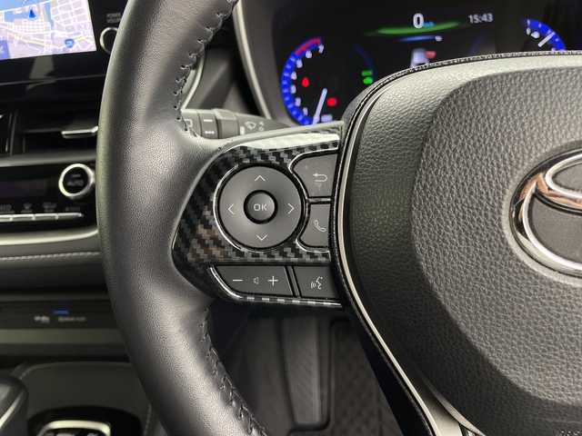 トヨタ カローラ スポーツ ハイブリッドG スタイルPKG 鹿児島県 2020(令2)年 3.4万km プラチナホワイトパールマイカ TRDエアロ【フロント・リア・サイド】/TRDドアハンドルプロテクター/TRDペダルカバー【ブレーキ・アクセル】/サイドドアアンダーガーニッシュ/ステアリングガーニッシュ/専用ドリンクホルダー(D席)/黒ハーフレザーシート/純正9インチディスプレイオーディオ/(USB/AM/FM/Bluetooth/CD/DVD/フルセグTV/ナビキット】/CD・DVDデッキ/バックカメラ/ビルトインETC/前後ドライブレコーダーCOMTEC【DC-DR652】/Toyota Safety Sense/・PCS(プリクラッシュセーフティ)/・LTA(レーントレーシングアシスト)/・RSA(ロードサインアシスト)/・オートマチックハイビーム/・先行車発進告知機能/・レーダークルーズコントロール(全車速追従機能付き)/BSM(ブラインドスポットモニター)/RCTA(リヤクロストラフィックアラート)/PKSB(パーキングサポートブレーキ)/オートライト/クリアランスソナー/コーナーセンサー/シートヒーター(D/N席)/ブレーキホールド/電格ウィンカーミラー/純正フロアマット/純正16インチアルミホイール/USB充電ソケット/スペアキー×１/ドアバイザー/取扱説明書/保証書